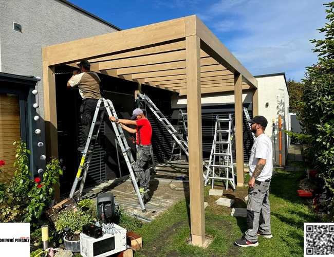 Pergola Acapulco: Odvážne farby a remeselné spracovanie severskej borovice